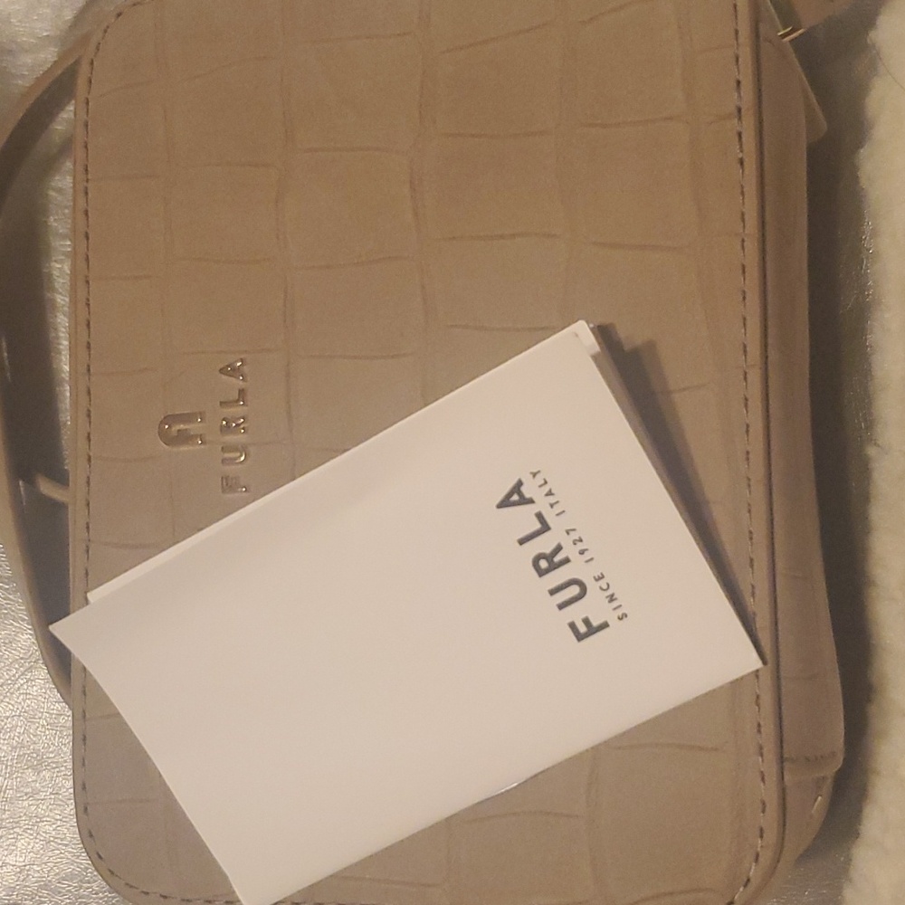 Furla Camelia Crossbody / Camera bag. - Picture 8 of 14